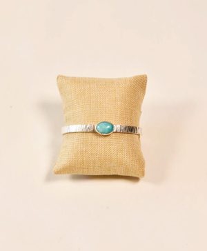 Escrava com pedra pequena